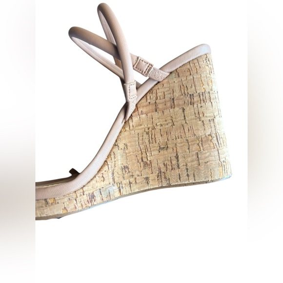 Steve Madden MORGAN TAN Strappy
Platform Wedge Sandals size 6M - Picture 2 of 7